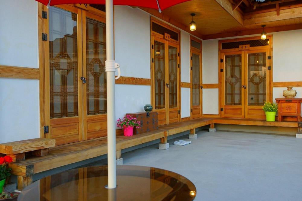 jeonju dwaejikkum hanok