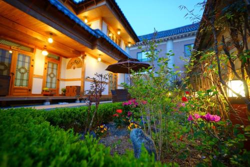 jeonju dwaejikkum hanok