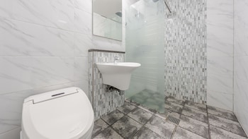 yeosu wellstay pool villa