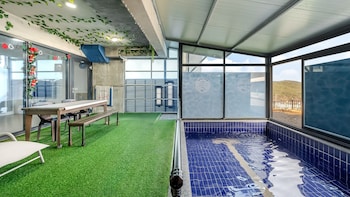 yeosu wellstay pool villa