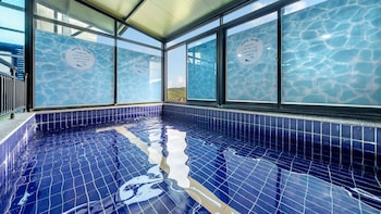 yeosu wellstay pool villa
