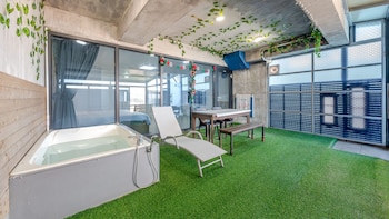 yeosu wellstay pool villa