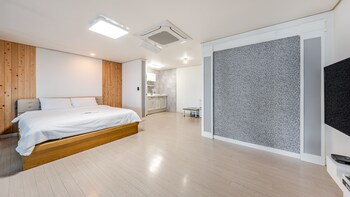 yeosu wellstay pool villa