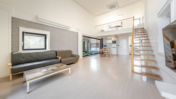 yeosu wellstay pool villa