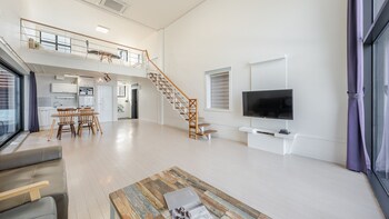 yeosu wellstay pool villa