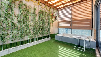 yeosu wellstay pool villa