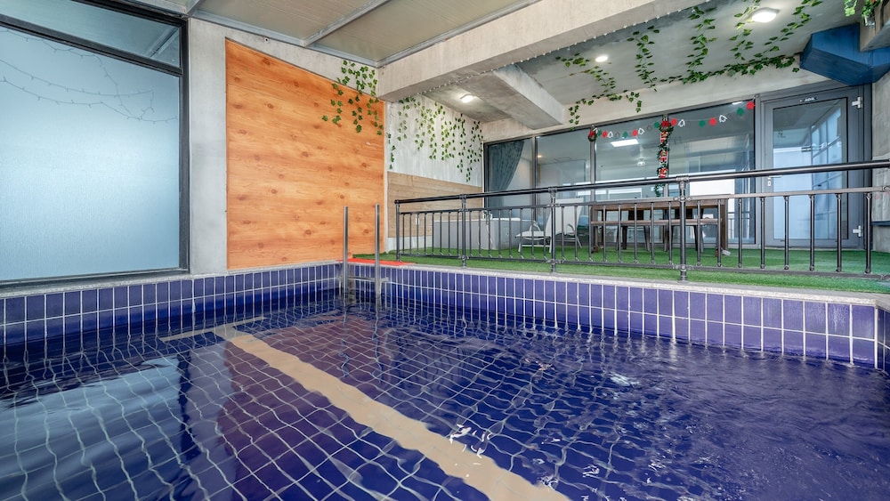 yeosu wellstay pool villa