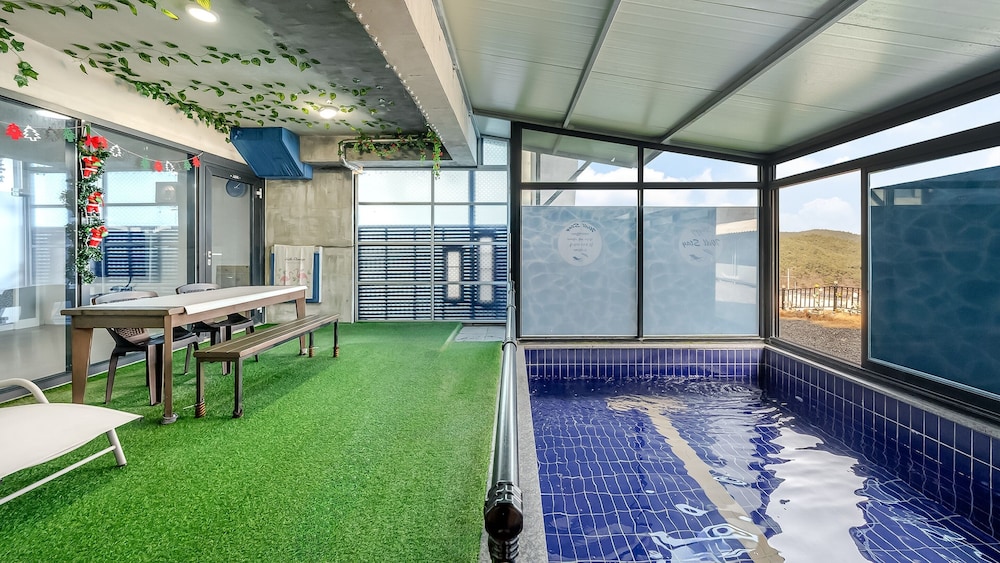 yeosu wellstay pool villa
