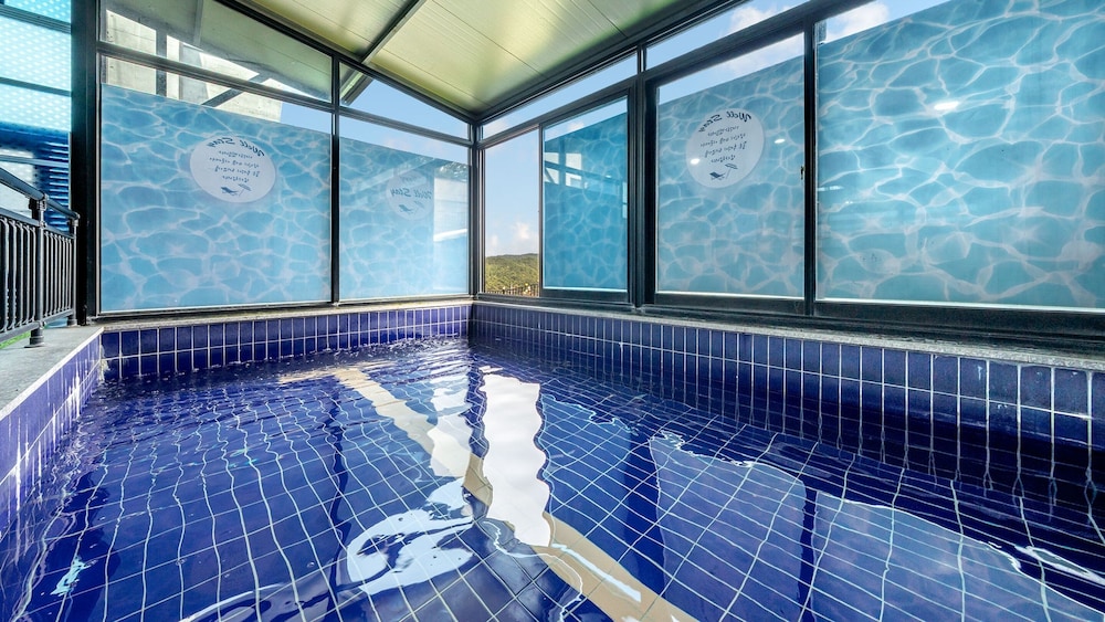 yeosu wellstay pool villa