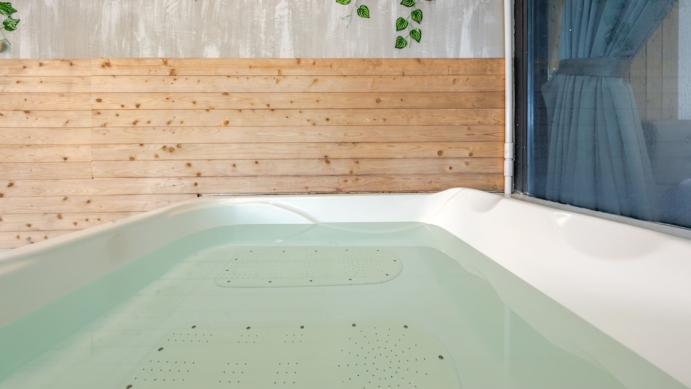 yeosu wellstay pool villa