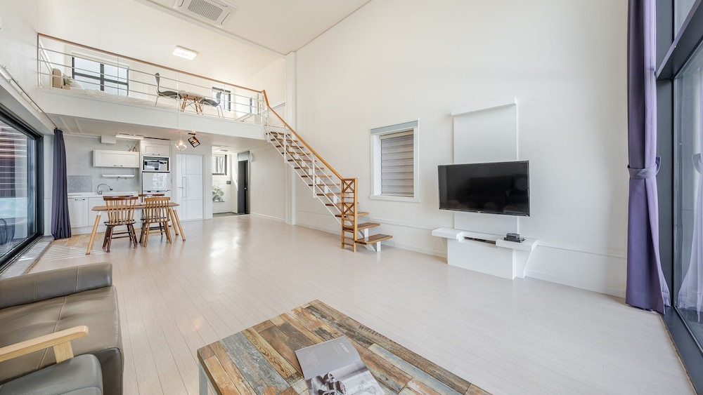 yeosu wellstay pool villa