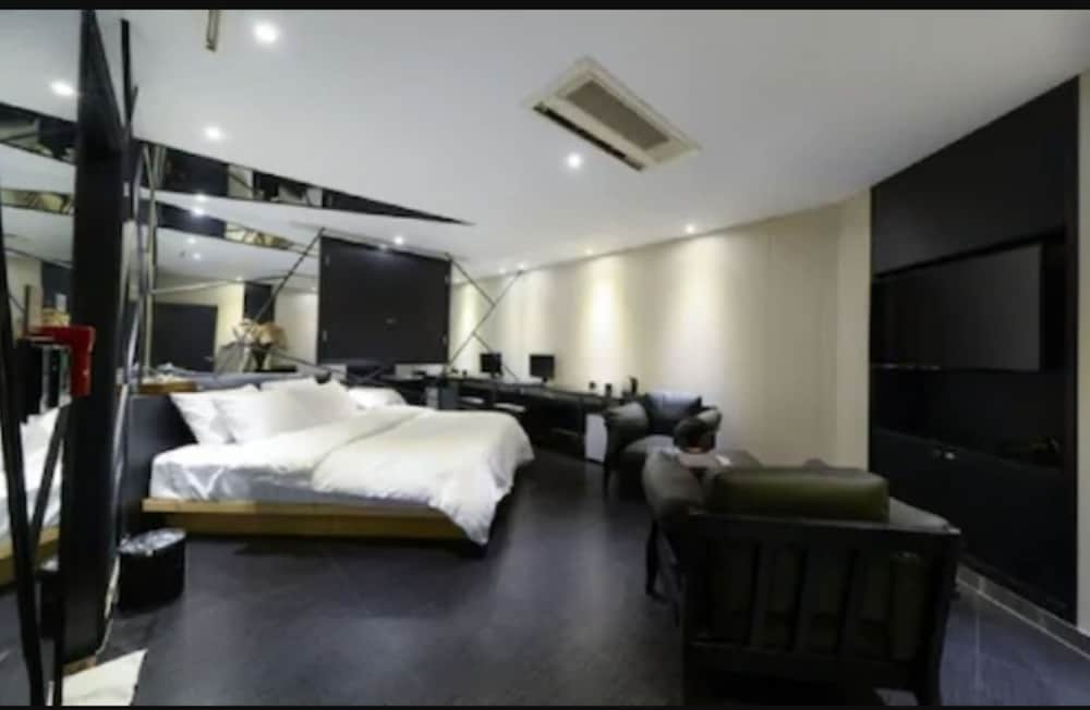lifestyle s hotel