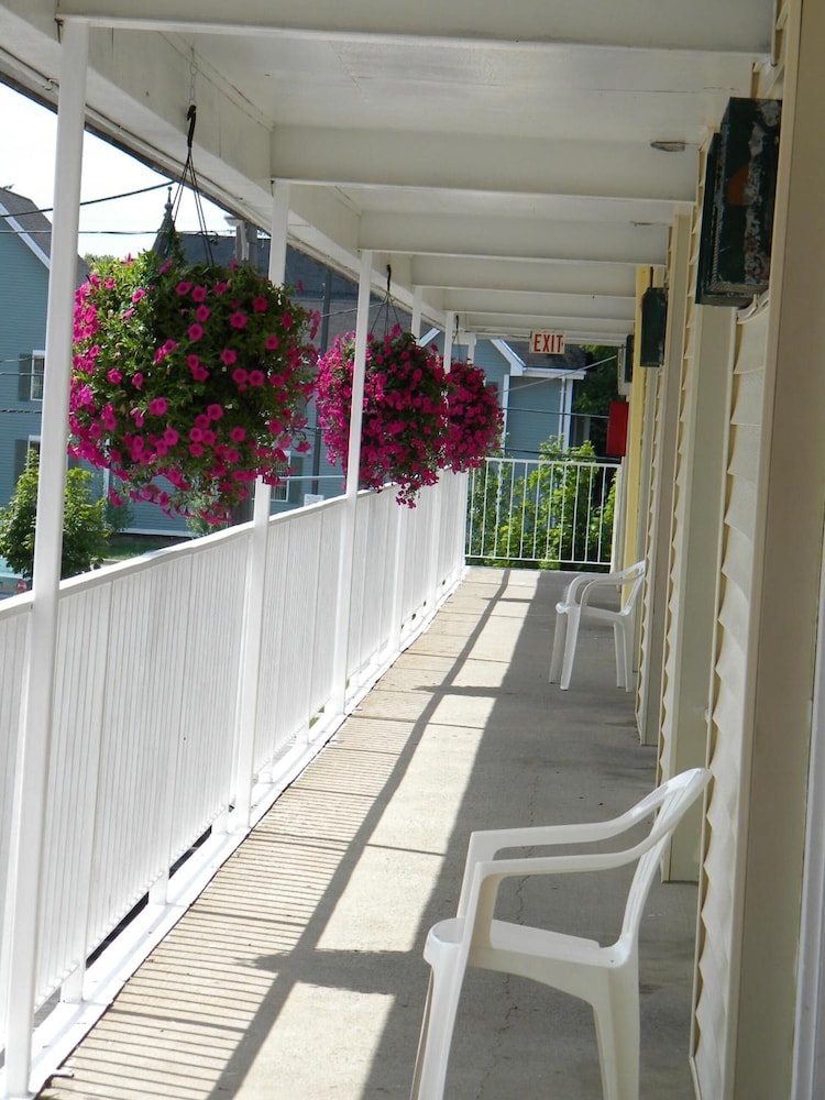 fairway inn by the falls