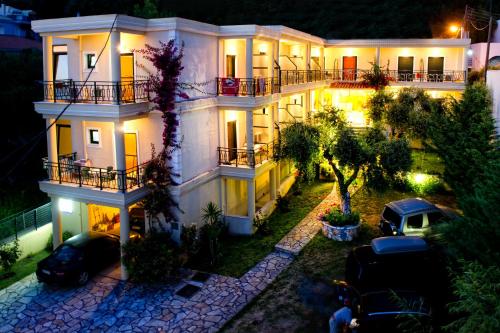 hotel loukas vrachos