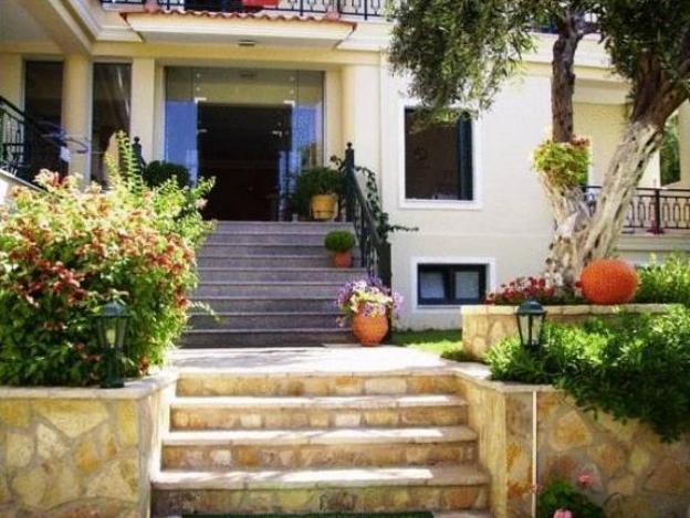 hotel loukas vrachos