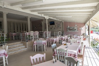 hotel loukas vrachos