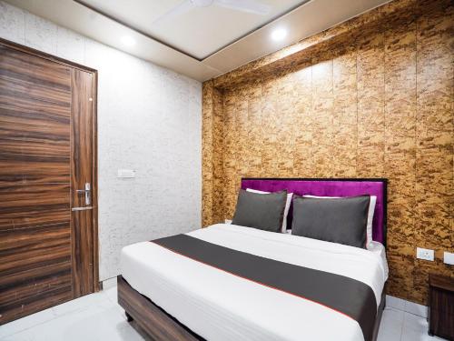 Collection O 75260 Hotel Howdy,Delhi>>Ballabgarh,3 star