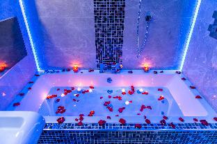 aphrodite suites huddersfield