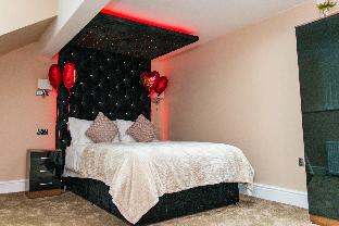 aphrodite suites huddersfield