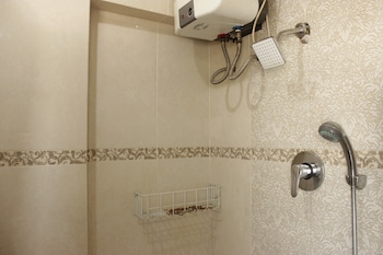 strategic and comfy studio at gateway cicadas apartment