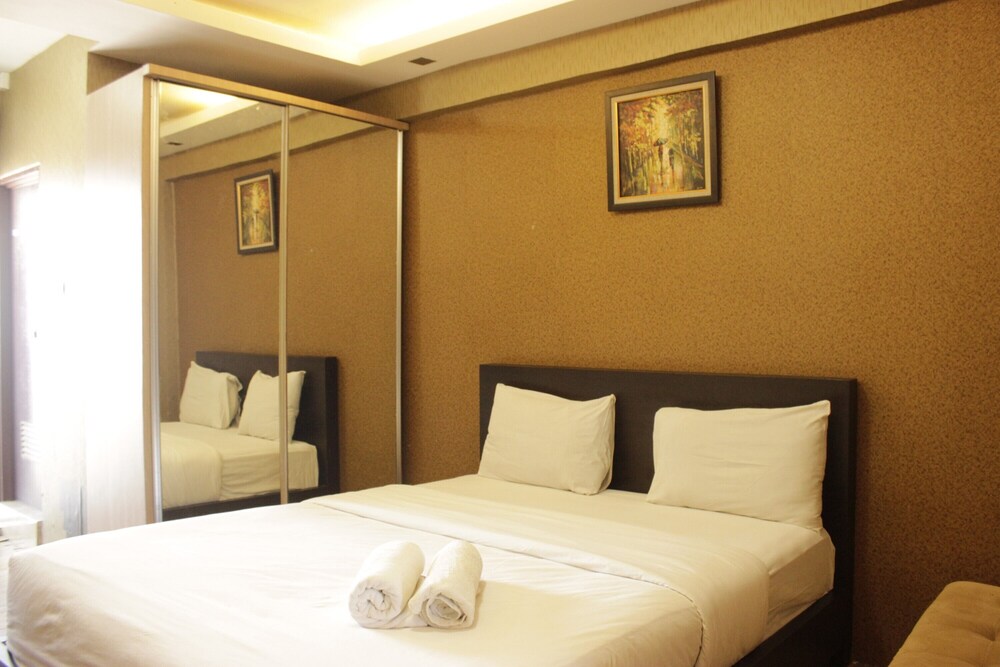 strategic and comfy studio at gateway cicadas apartment