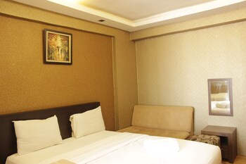 strategic and comfy studio at gateway cicadas apartment