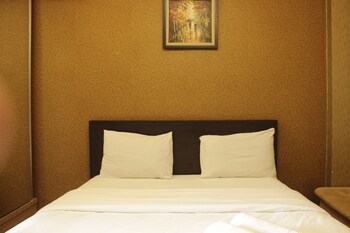 strategic and comfy studio at gateway cicadas apartment