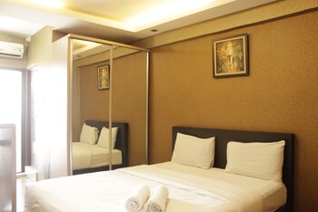 strategic and comfy studio at gateway cicadas apartment