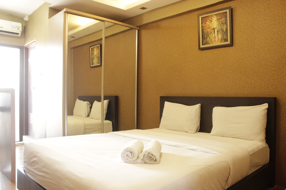 strategic and comfy studio at gateway cicadas apartment
