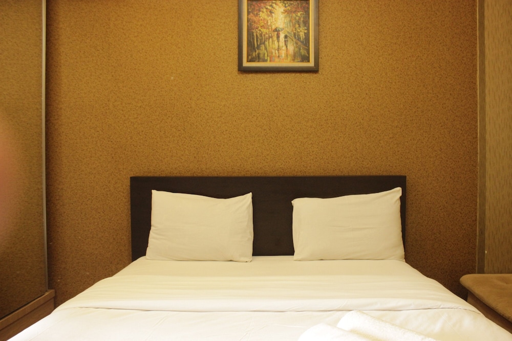 strategic and comfy studio at gateway cicadas apartment