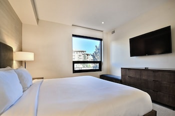 Ski In-Ski Out Modern 2 Br In Canyons Village 2 Bedroom Condo By Redawning,2431 West High Mountain Road,4 star