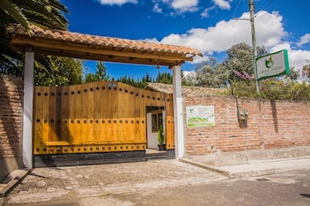 hosteria airport garden