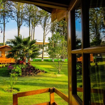 hosteria airport garden