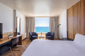radisson blu acqua hotel and spa concon