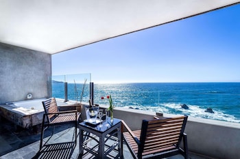radisson blu acqua hotel and spa concon