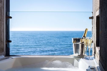 radisson blu acqua hotel and spa concon
