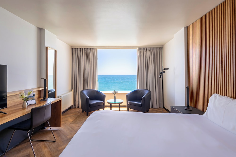 radisson blu acqua hotel and spa concon