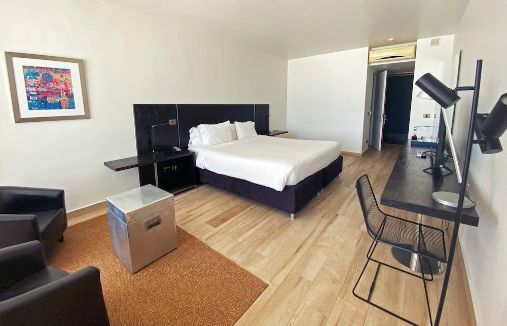 radisson blu acqua hotel and spa concon