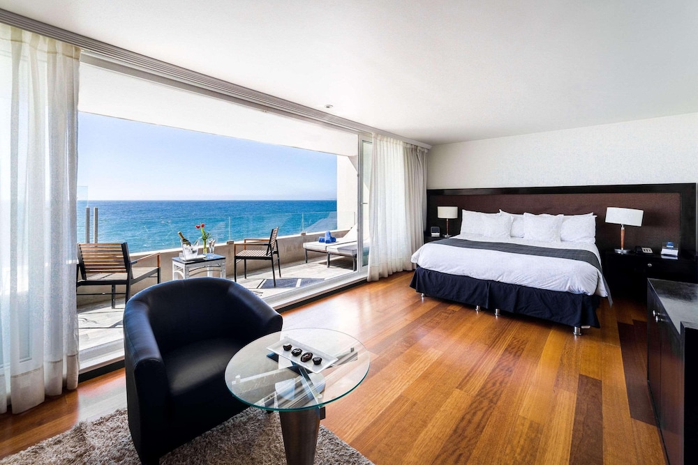 radisson blu acqua hotel and spa concon