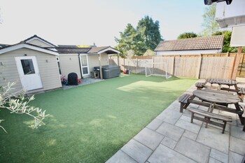 luxury pamper home hot tub and sauna ladies retreat