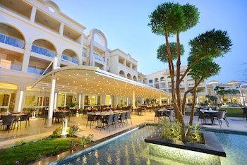 albatros white beach families and couples only