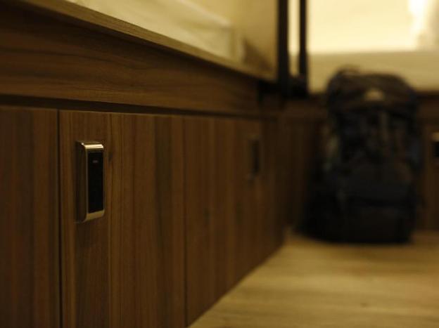 beat capsule hostel boat quay