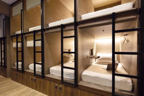 beat capsule hostel boat quay