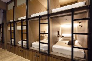 beat capsule hostel boat quay