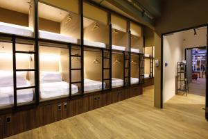 beat capsule hostel boat quay