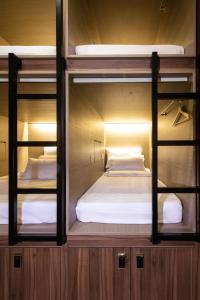 beat capsule hostel boat quay