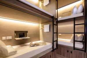 beat capsule hostel boat quay