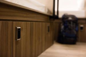 beat capsule hostel boat quay