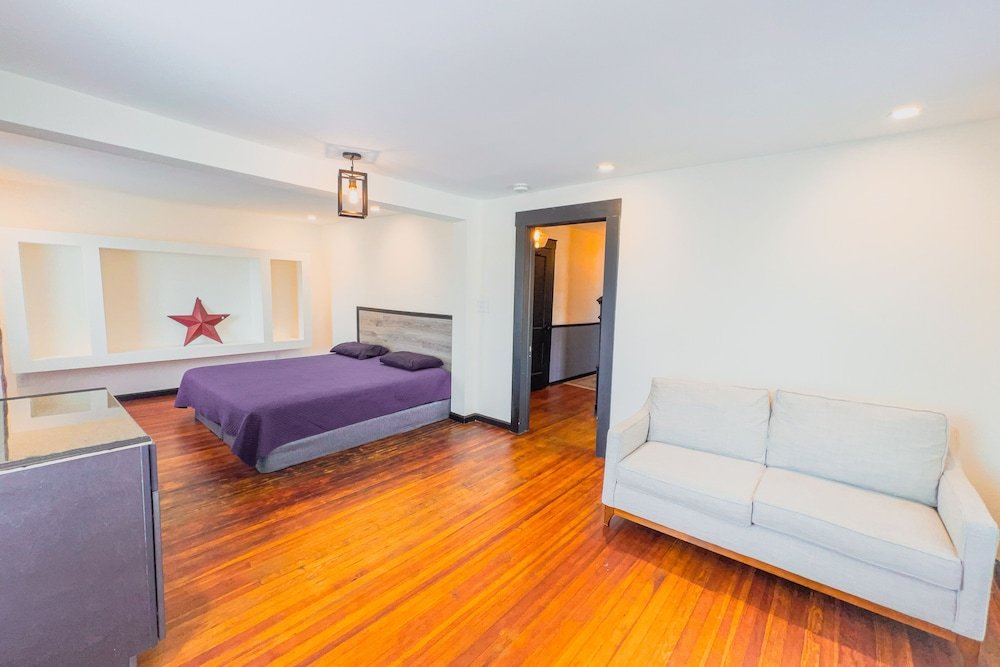 the pub 8br free parking minutes from falls and casino