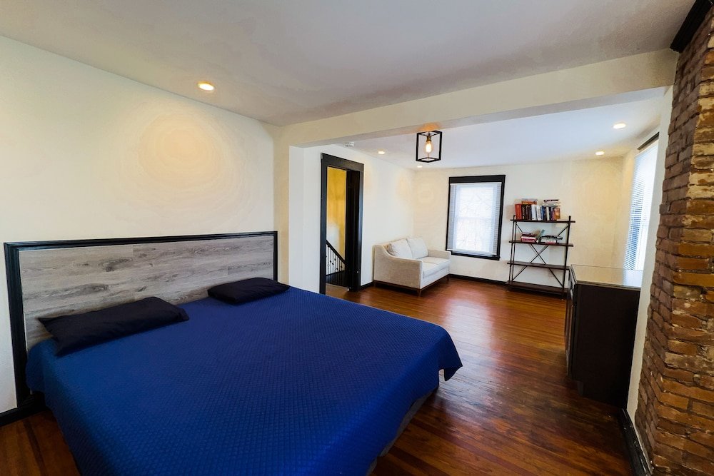 the pub 8br free parking minutes from falls and casino